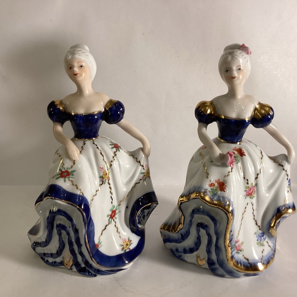 Vintage pair of porcelain Victorian lady figurines,blue and white